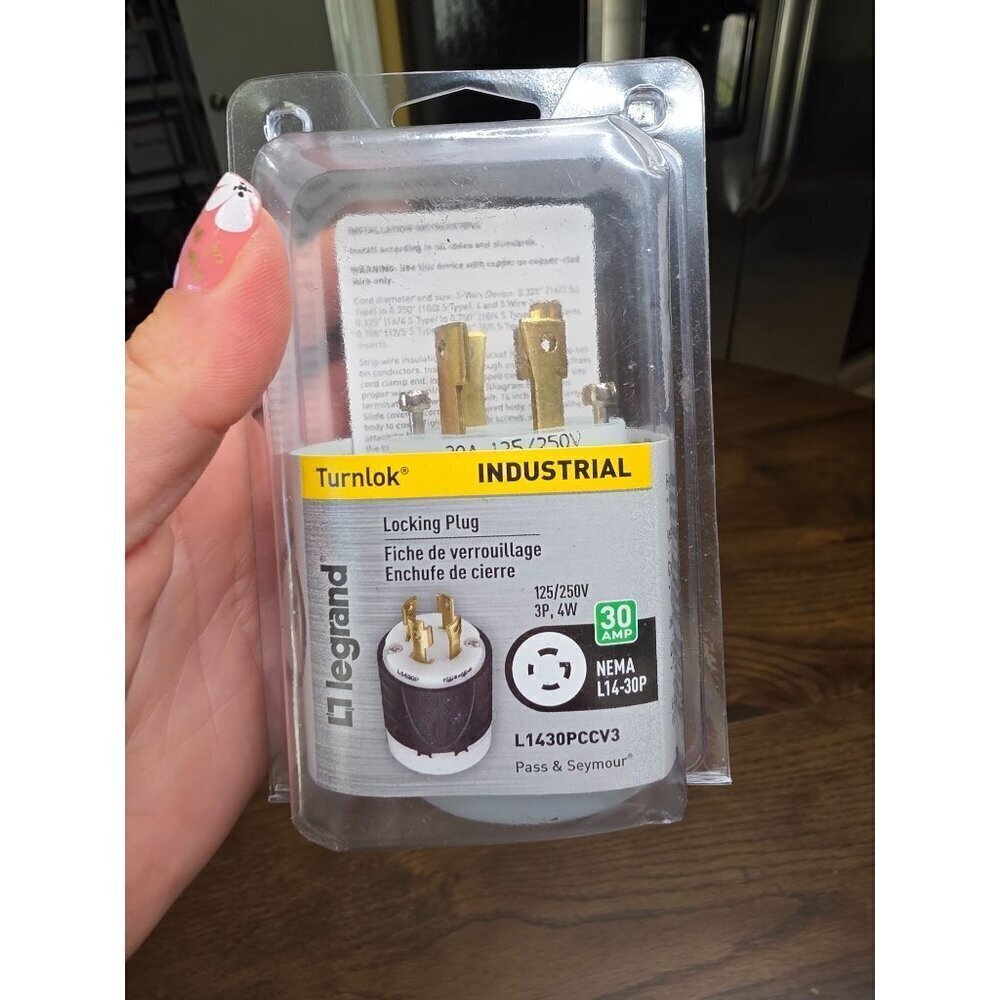 LeGrand Turnlok Locking Plug Industrial Grade L1430PCCV3‎ 30 Amp 125/250V C1